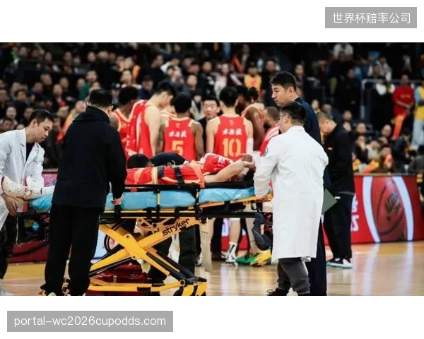 主力阵容面临体能瓶颈，封闭集训需重点监测核心球员的运动机能与伤病风险。